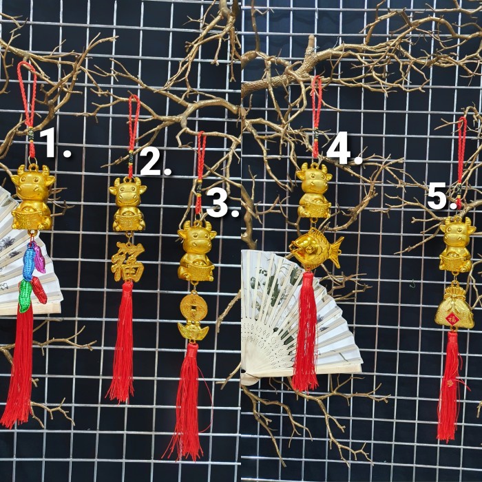 

Aksesoris hiasan gantungan hampers imlek kerbau
