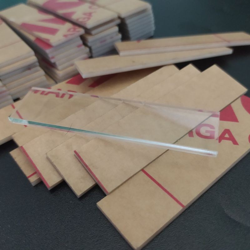 

JUAL Bahan Name Tag Akrilik 2mm 2 x 8 cm Presisi Rapi di cutting dengan mesin laser Pusat Akrilik Semarang