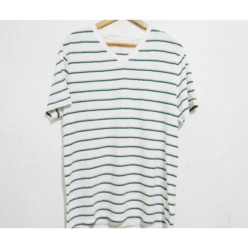 Tshirt/Kaos GAP Salur V-Neck Second Branded