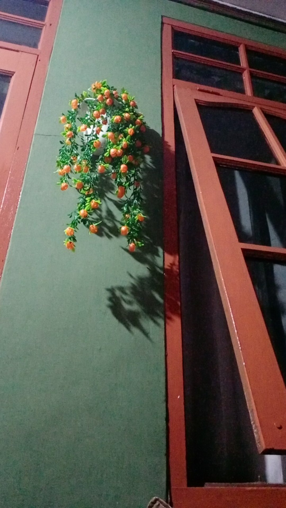 Juntai Vernalya Pretty Priti+pot Dinding/bunga Plastik/daun Rambat Plastik/rumput Plastik/busa Bunga