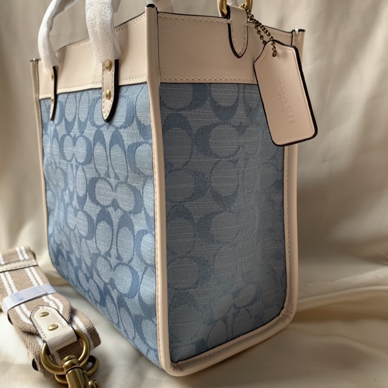 Coach Field Tote 22 In Signature Chambray(C4692)