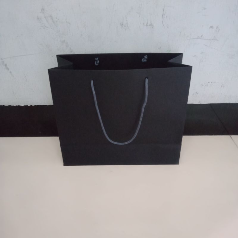 

tas kertas super black. uk 22*19*9