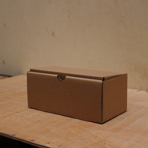 

Kardus Box Karton Dus Kotak Packing Makaroni Hampers Polos 22.5x12.5x8