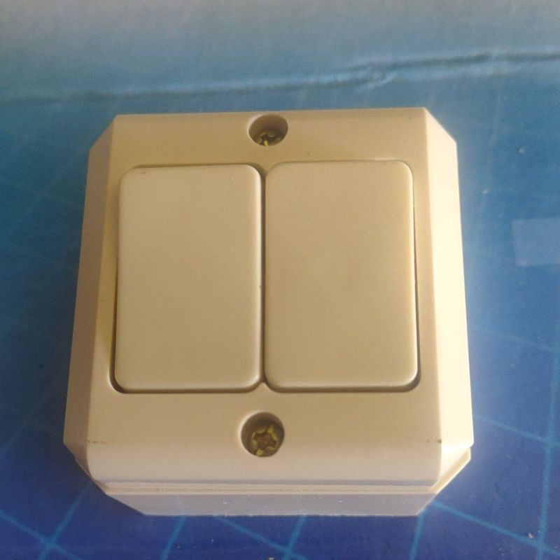 saklar double broco kayu