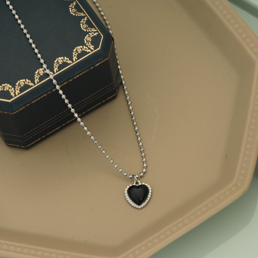 Black Gemstone Love Necklace Accessories Retro Temperament Chain