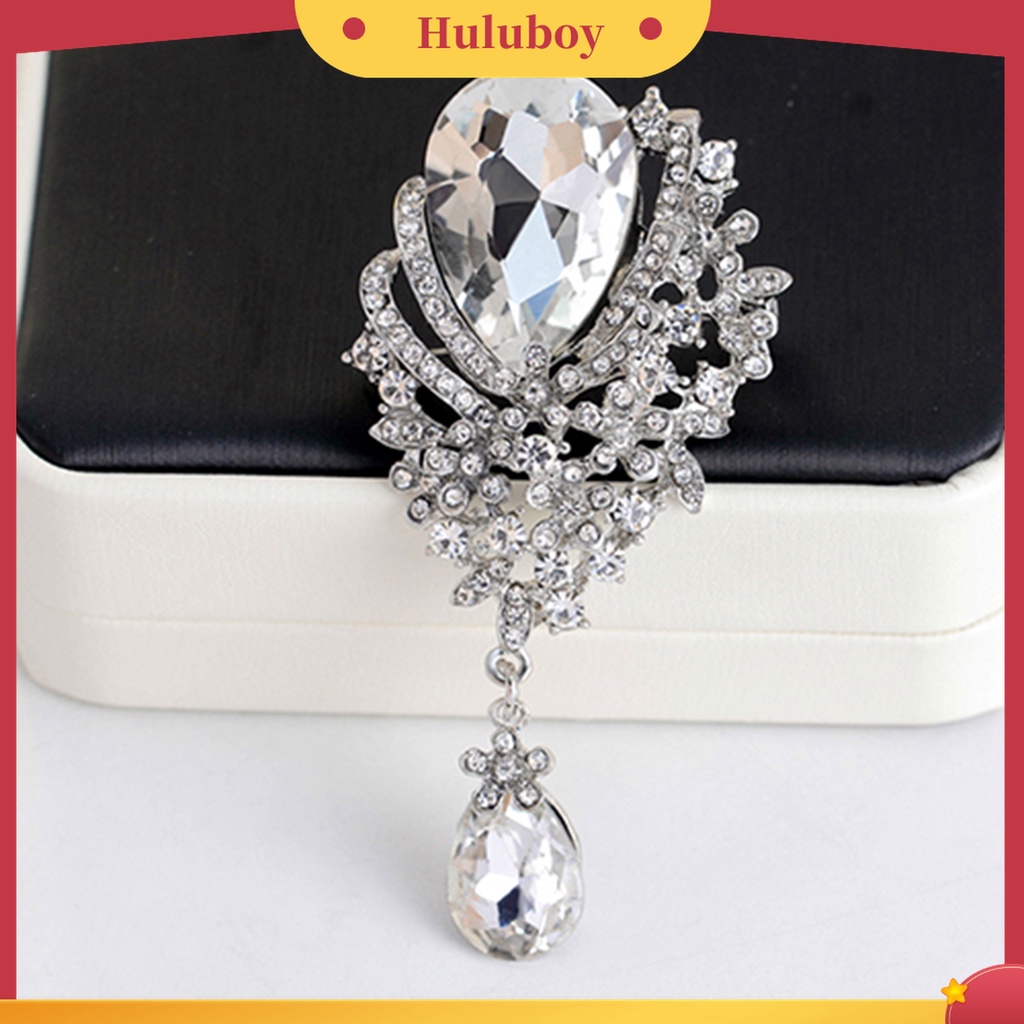 Bros Pin Desain Hollow Aksen Berlian Imitasi Bahan Alloy Untuk Wanita