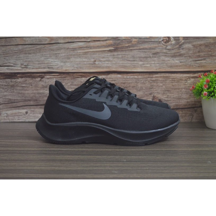 nike air zoom pegasus 37 black