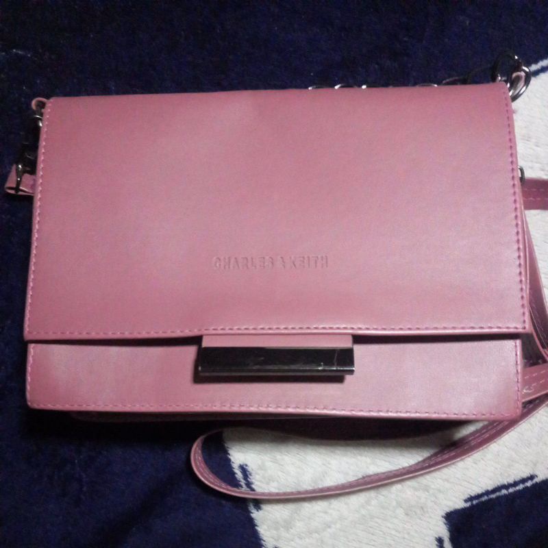 Tas selempang wanita - Charles & Keith - pink