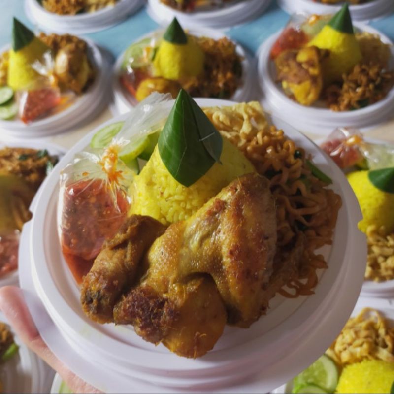 

Nasi Kuning tuk Acara / Nasi tumpeng mini