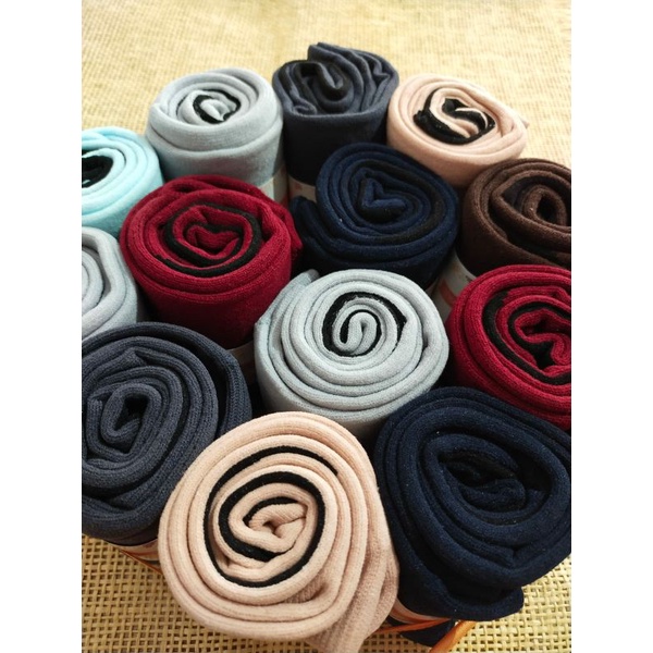 Kaos kaki jempol polos tapak hitam