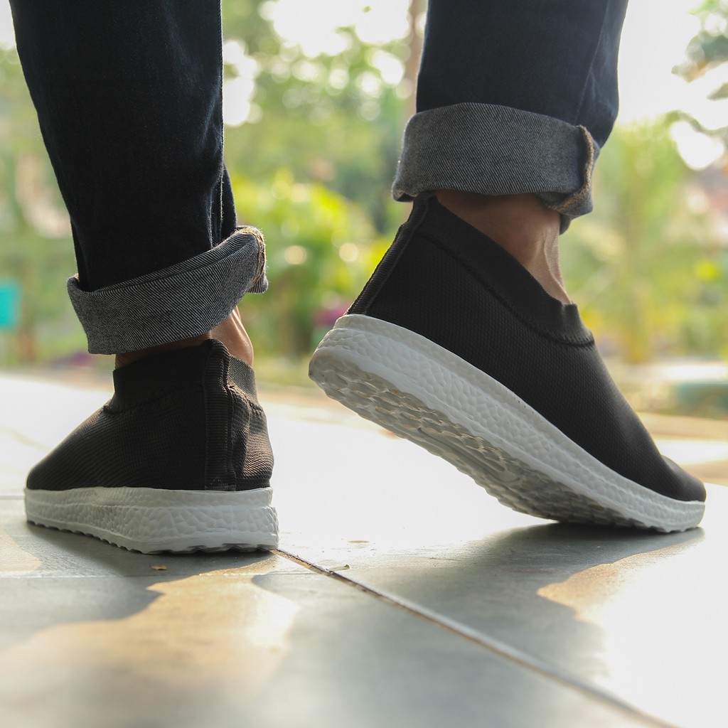 Sneakers Casual Pria / Sneaker Pria / Sepatu Import Lyon in Black