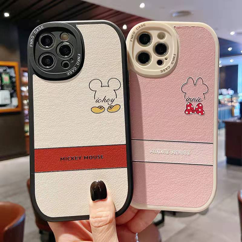 Casing Soft Case Motif Mickey / Minnie Mouse Untuk iPhone 11 / 7Plus / 8Plus / Xr / XS / 13 / 12pro Max