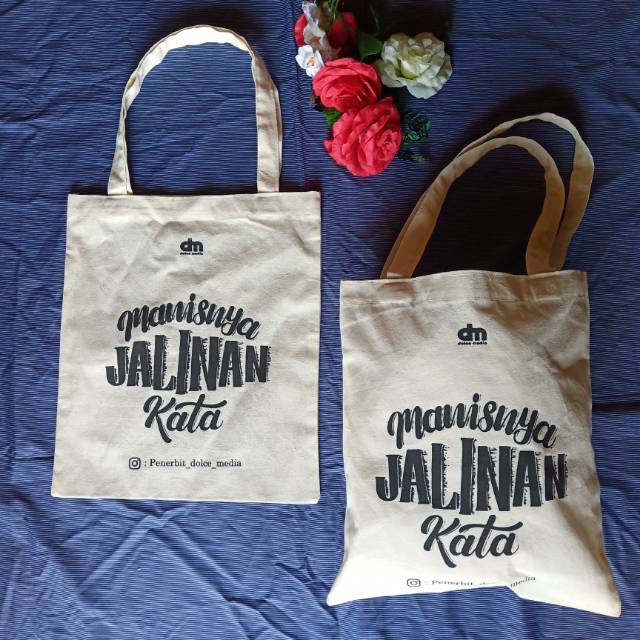 

Tas Souvenir / Totebag blacu ukuran 30x35 Free Sablon 1 Warna Murah, Awet, Berkualitas