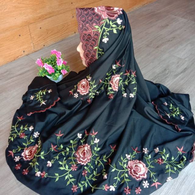 mukna lajuran dewasa polino