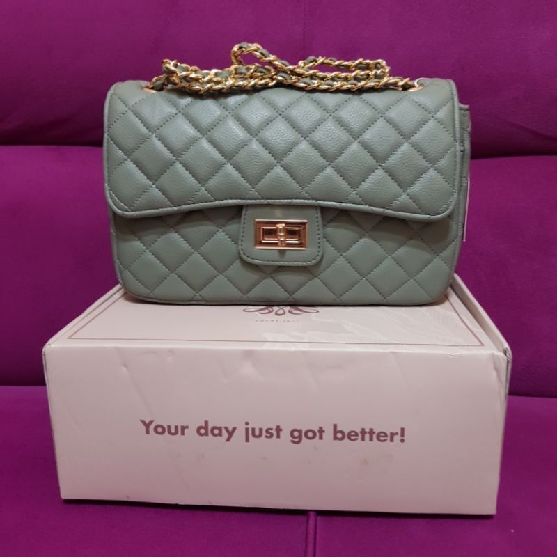 PRELOVED TAS BOSTON CLASSIC BY LOCAL.ID