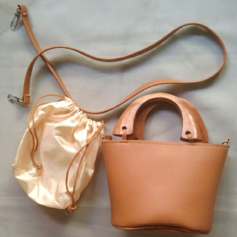 Btari Bag Handel Kayu Slingbag ( Woody Handle)