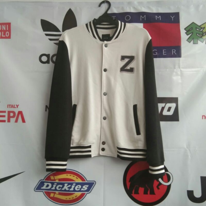 JAKET VARSITY UGIZ