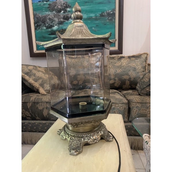 

alat display bisa putar antik bahan besi dan kaca tebal
