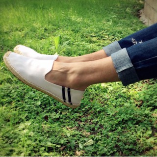  Sepatu  Slip On Flat Pria Bahan  Kanvas  Warna Putih Untuk 