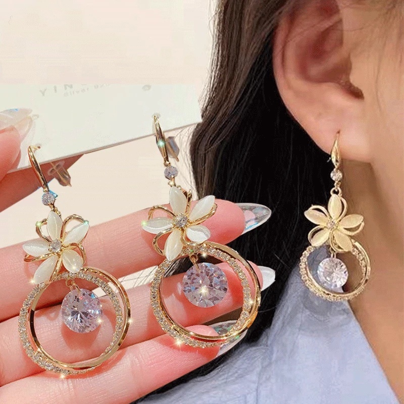 1 Pasang Anting Tusuk Gantung Desain Bunga Hias Opal + Berlian Imitasi Untuk Wanita