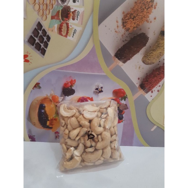 

Kacang mede belah mentah 100 gr