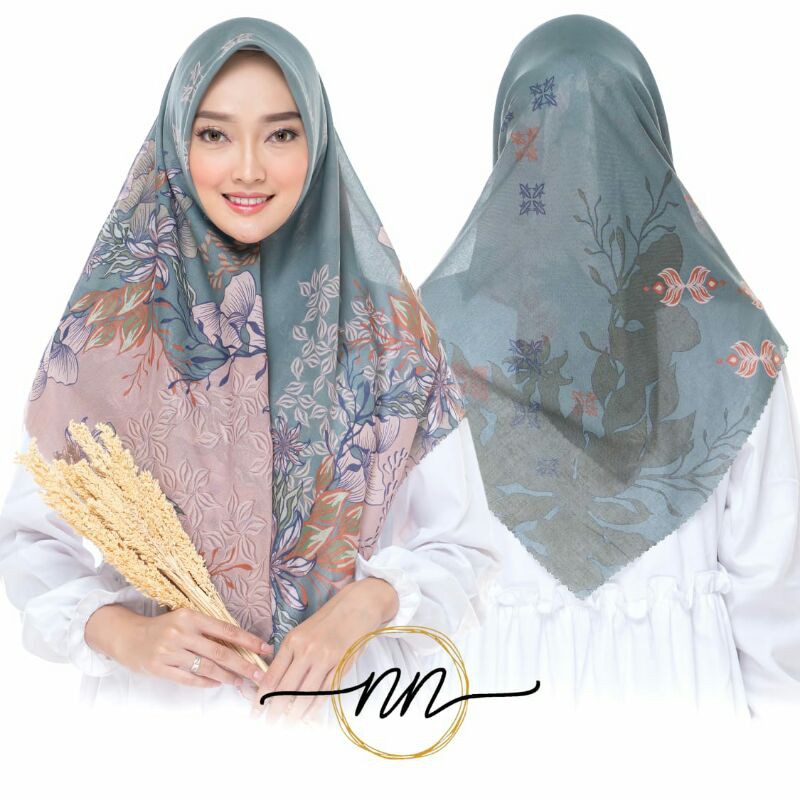 hijab segi 4 motif bunga