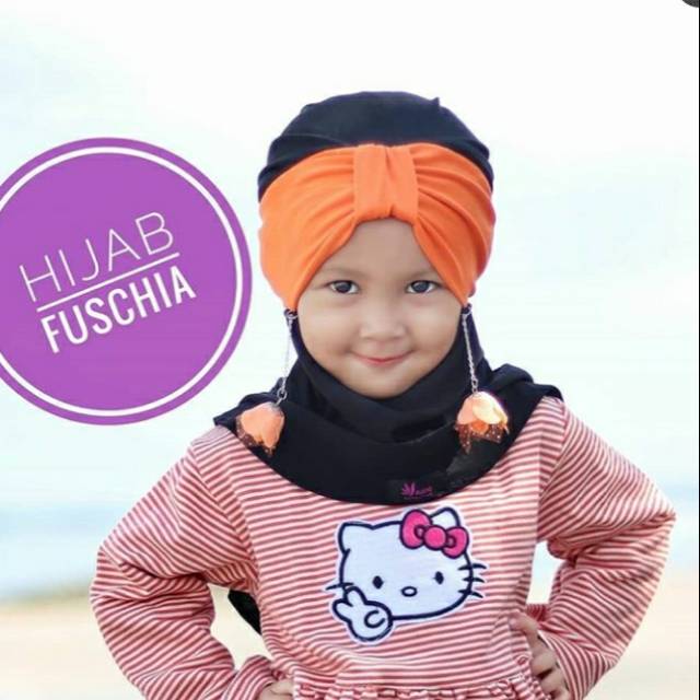 Hijab fuschia warna hitam kombinasi orange