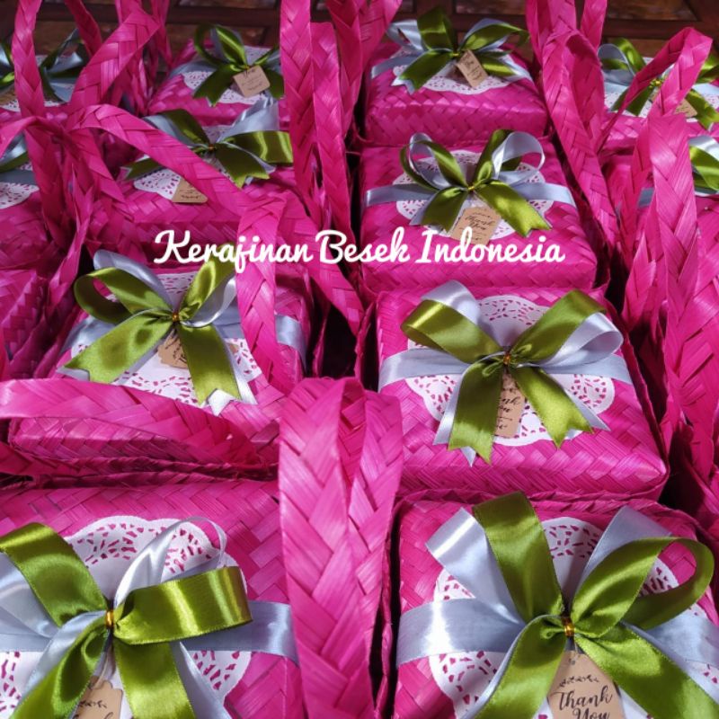 

( SEPASANG BESEK JINJING 22CM WARNA INCLUDE PITA CANTIK ✨) box nasi snack besek cangking besek hampers souvenir besek hampers bingkisan