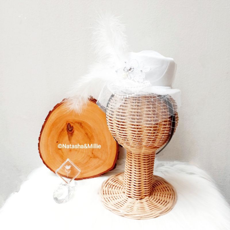 BANDO VICTORIAN FEATHER HAT +++ BIRDCAGE VEIL (WHITE)