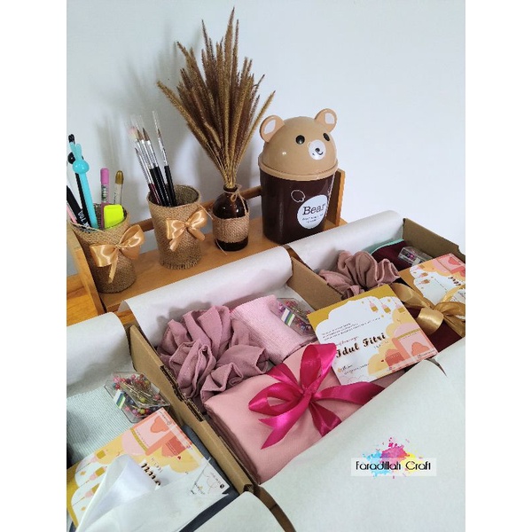 Hampers / kado Hijab Azara Voal Pinggiran Laser Cut