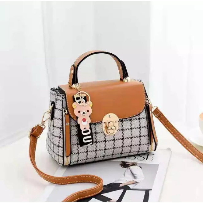 top handle bag wanita / tas selempang wanita terbaru/ tas selempang wanita kekinian 2022/ tas selempang wanita korea/ tas selempang wanita import batam/ tas selempang wanita import ori/ tas selempang wanita murah/ tas kondangan/ tas wanita simpel/ others