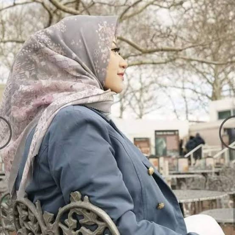 Booked  Buttonscarves New York 1 Grey New