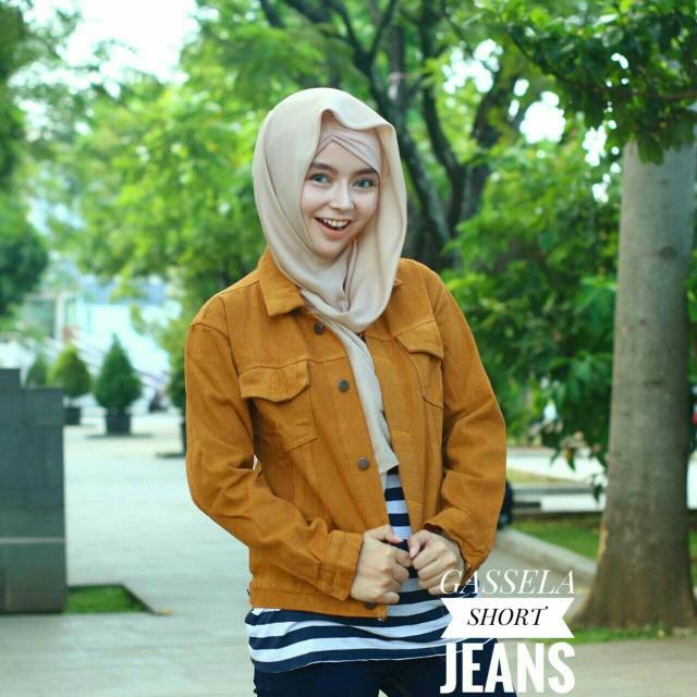 Jaket jeans cewe baby pink model crop