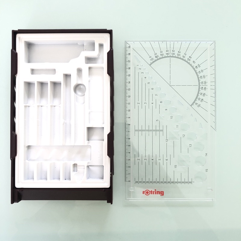 

Rotring Kotak college set + tutup; Tutupnya berupa penggaris