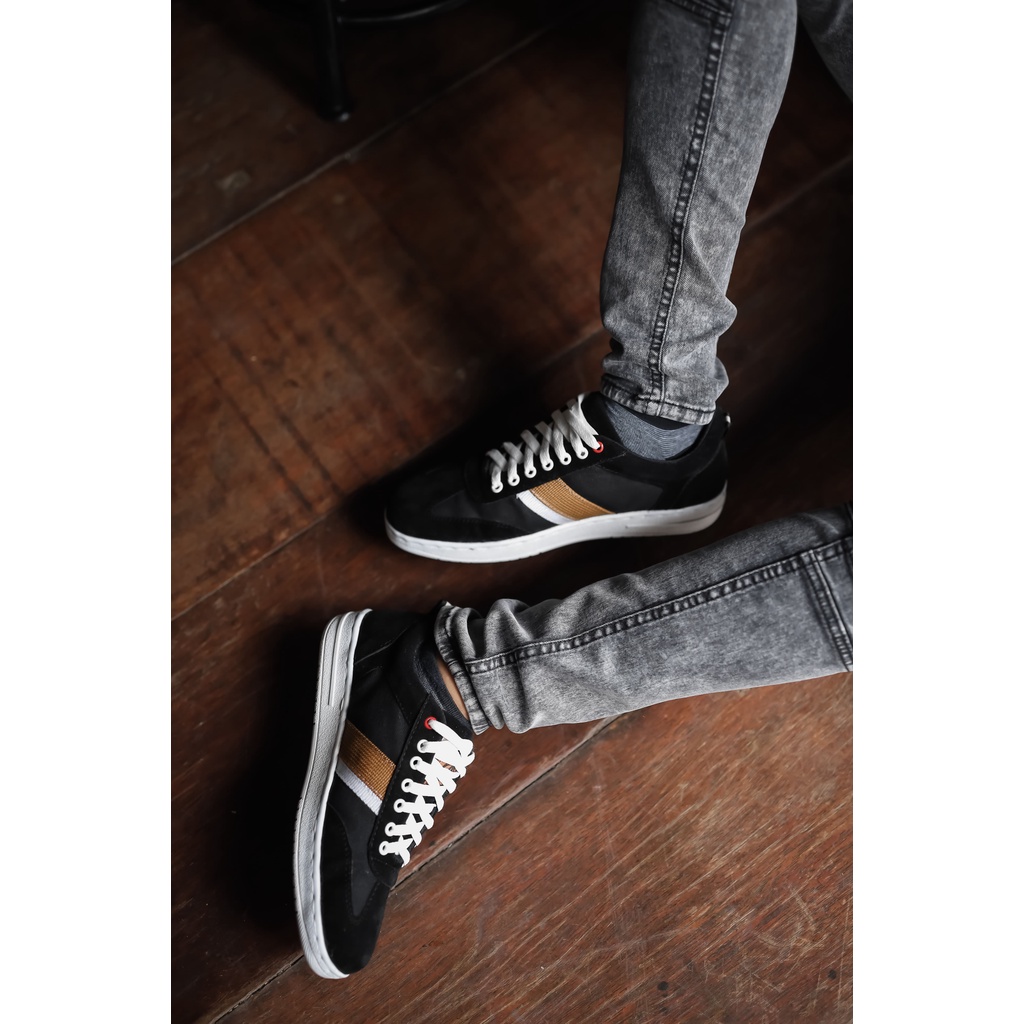 Wilson Black - Sepatu Sneakers Pria Casual Kuliah Santai Unisex Original