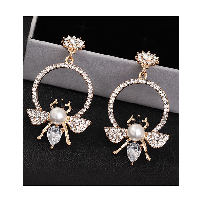 LRC Anting tusuk Fashion Golden Bee Pearl Ring Stud Earrings D76905