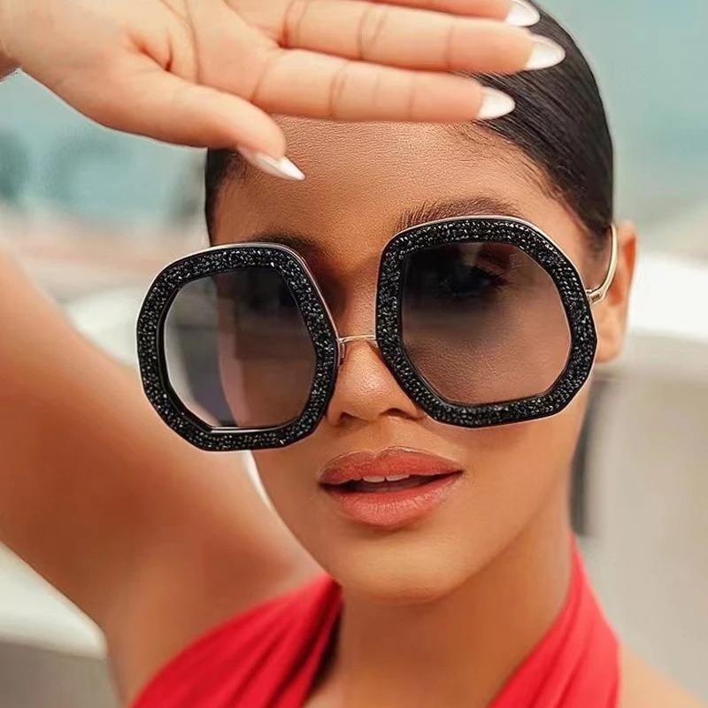 Kacamata Hitam Oversize Frame Metal Asimetris Hias Berlian Imitasi UV400 Untuk Wanita