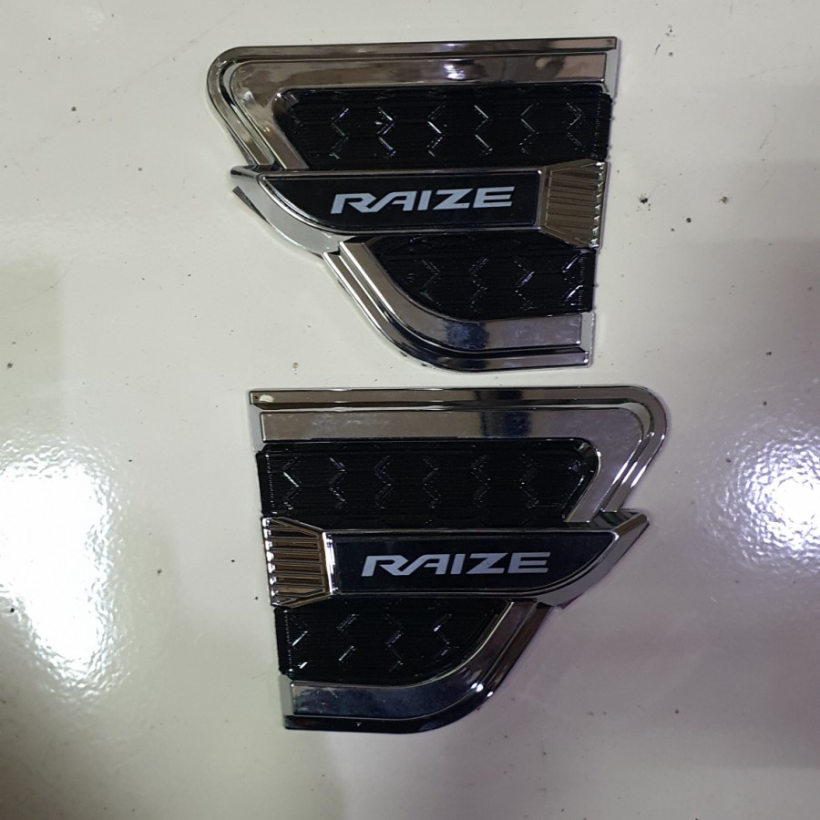 Emblem Side Ventilator Mobil Toyota Raize Hitam List Chrome