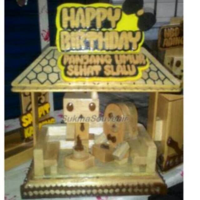 Kerajinan boneka kayu Danbo kado unik