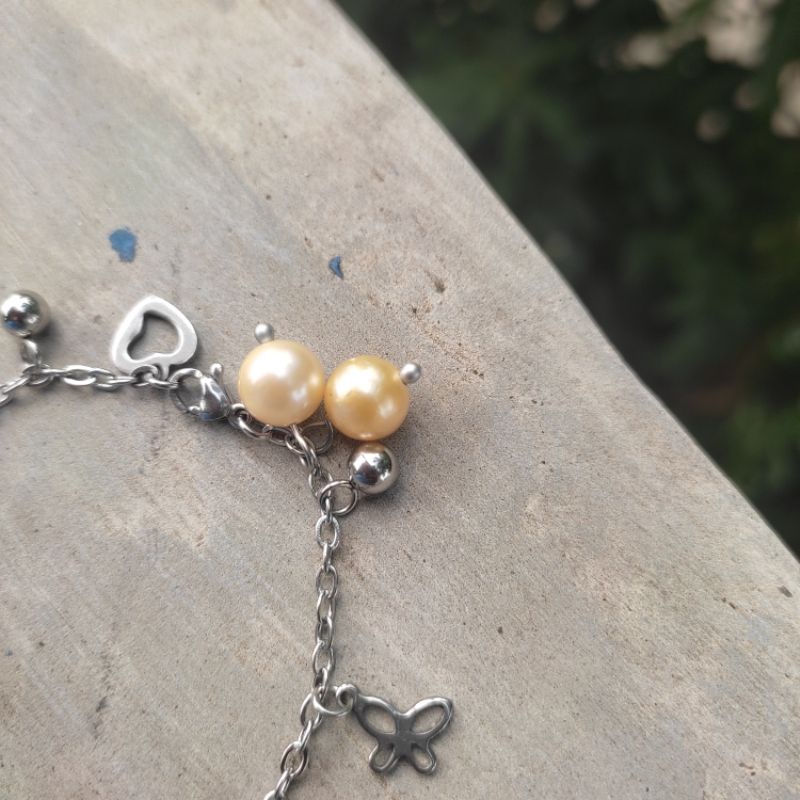 Gelang Besi putih, mutiara laut