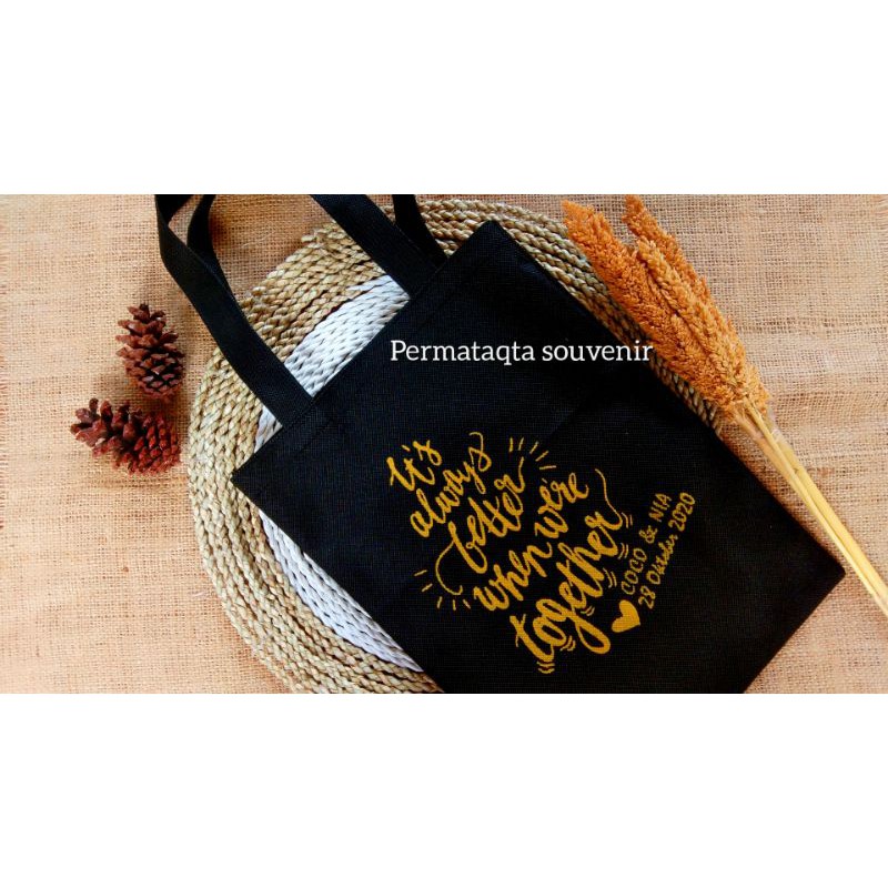

Tas Souvenir Pernikahan