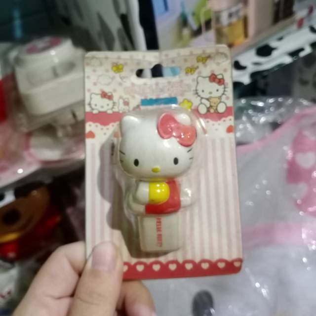 

Staples kitty emon
