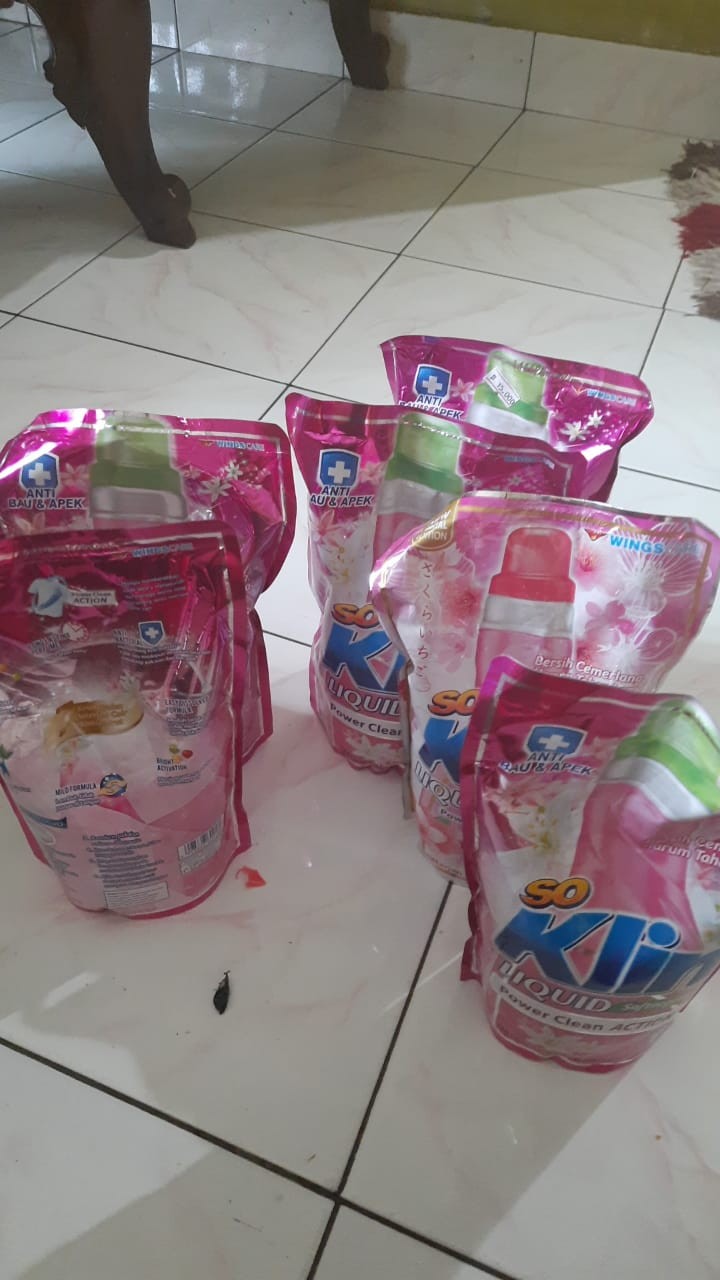 Termurahh,..soklin Liquid Detergent Pouch - 750ml