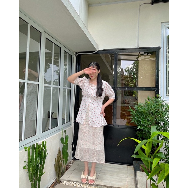 KANON - Yoshimi Crinkle Floral Blouse - Blouse pantai / musim panas vintage motif bunga crinkle korean look