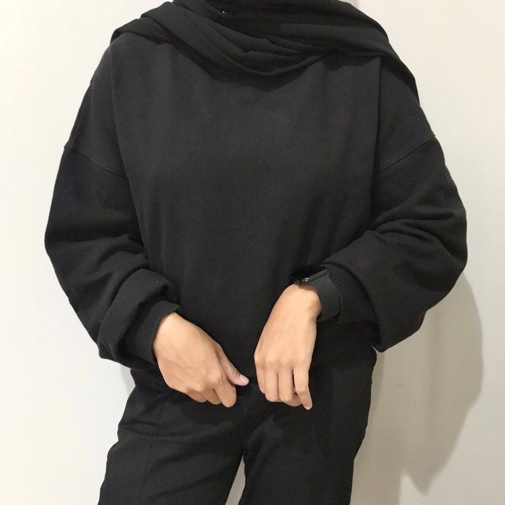 Crewneck Wanita Hitam