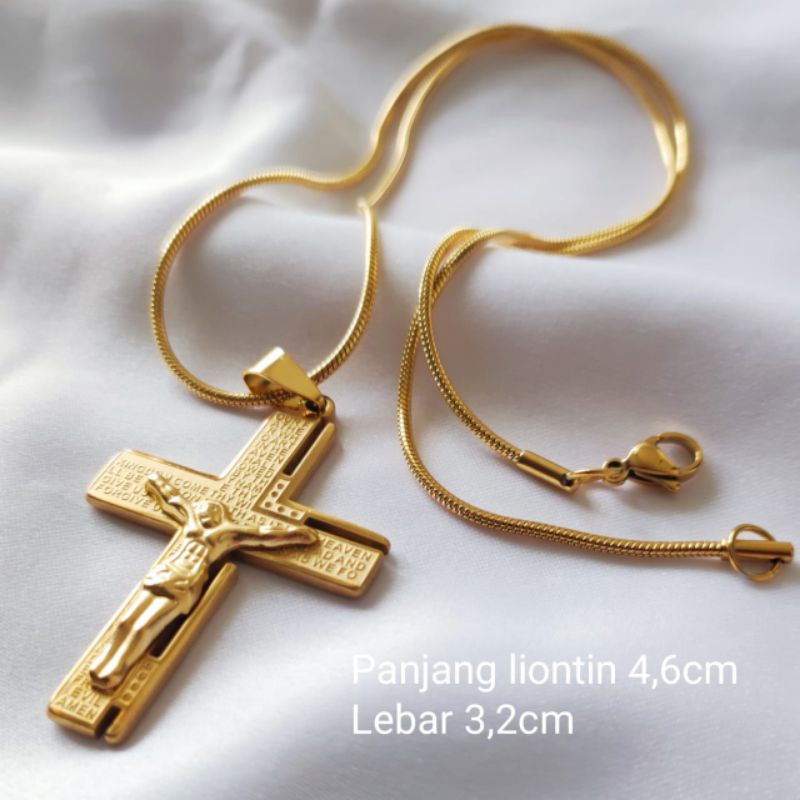 Kalung Salib Yesus Kalung Salib Titanium Pria dan Wanita Warna Emas