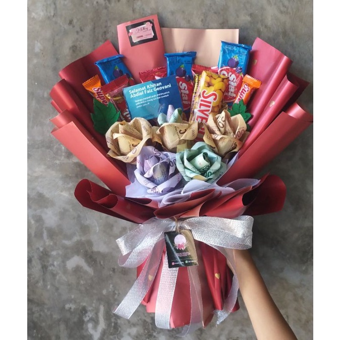 

snack bouquet + uang