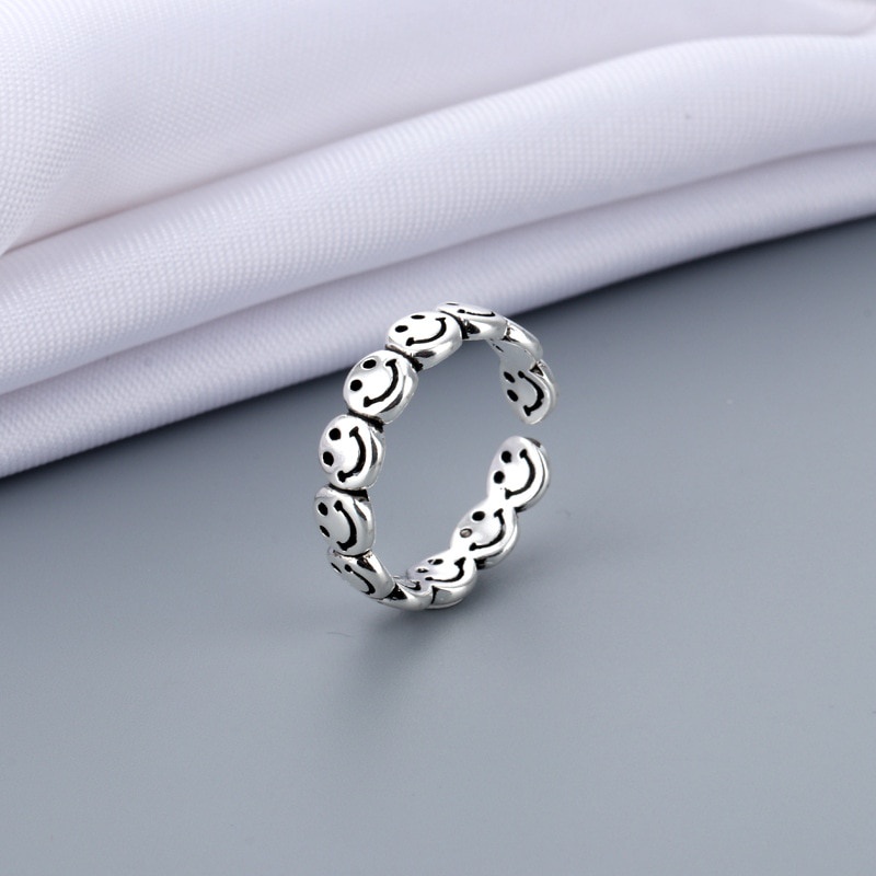 Cincin Model Terbuka Adjustable Desain Smiling Face Warna Silver Gaya Punk Hip-Hop Vintage Untuk Wanita