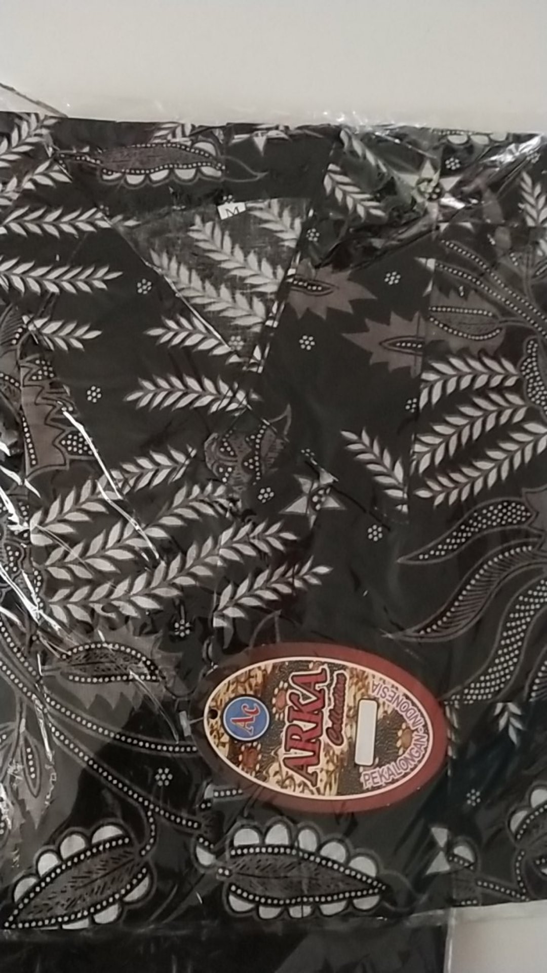 Kemeja Batik Pria Lengan Pendek Motif Hitam Putih Cream Manisarjuna Memanah