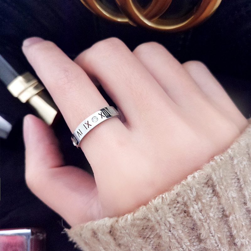 Cincin Pertunangan Berlian Baja Titanium Angka Romawi Sederhana Modis Pria dan Wanita